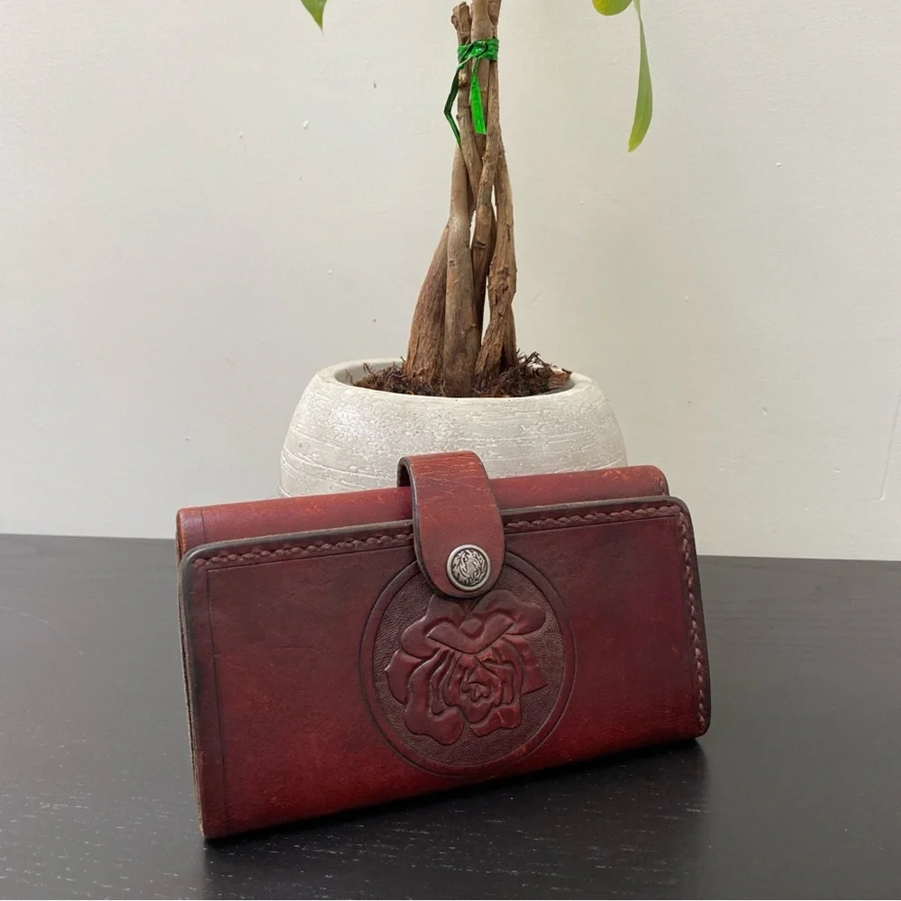 N/A elegant reddish